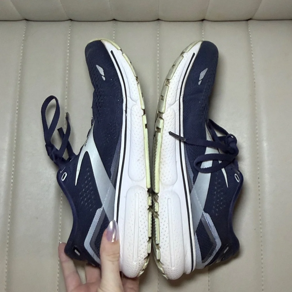 Brooks athletic running
